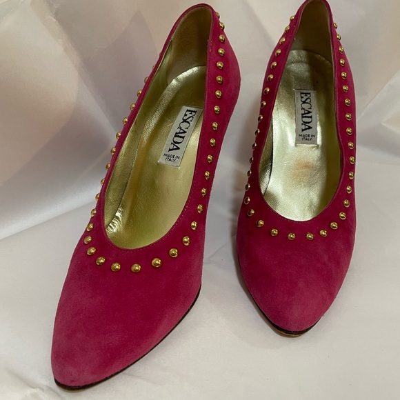 *vintage* Escada Fuschia Pumps with Gold Studs - Picture 5 of 15